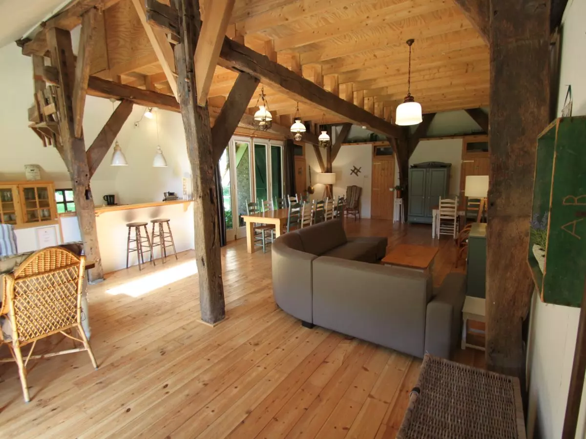 Eten aan lange tafels met de familie